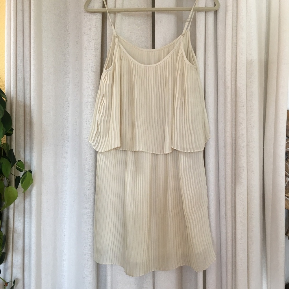 Parker Pleated Party Dress Ivory Size Medium NWOT! - Picture 3 of 8